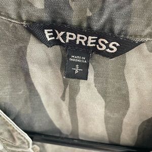 Lace down front camo t shirt